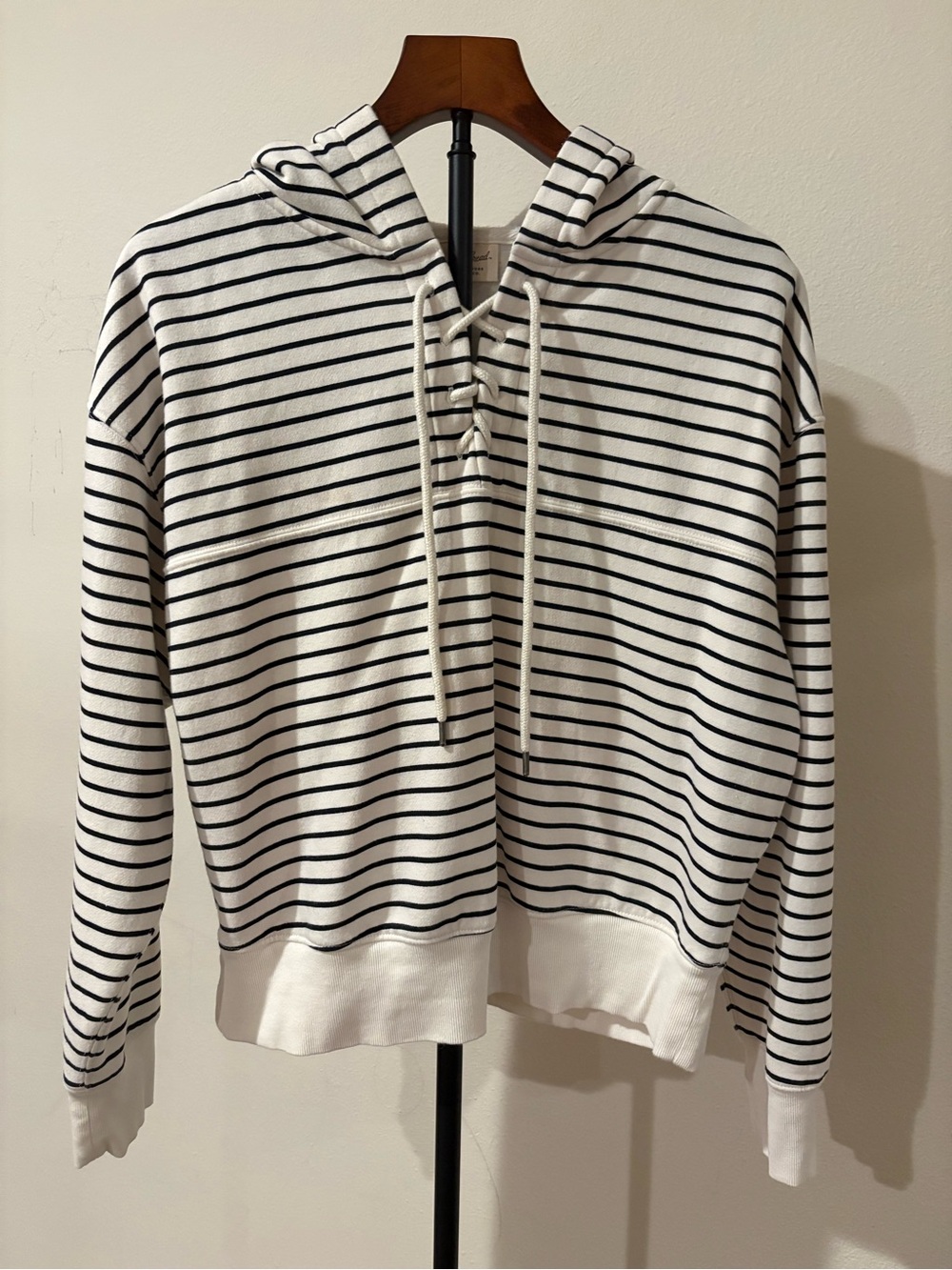 Universal thread Striped Lace-Up Hoodie - White & Black -M